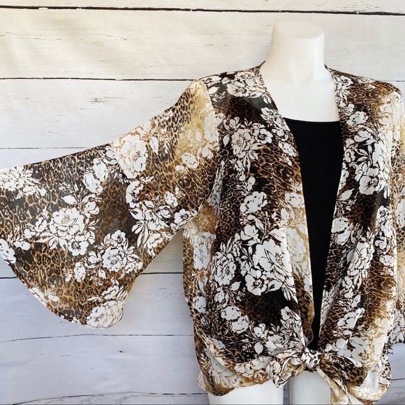 NWT Chenault Bell Sleeve Tie Front Kimono Set - Picture 1 of 7